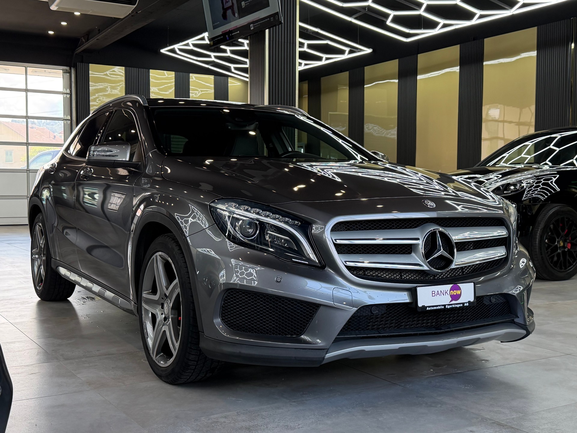 MERCEDES-BENZ GLA 200 AMG Line-showroom-element-2