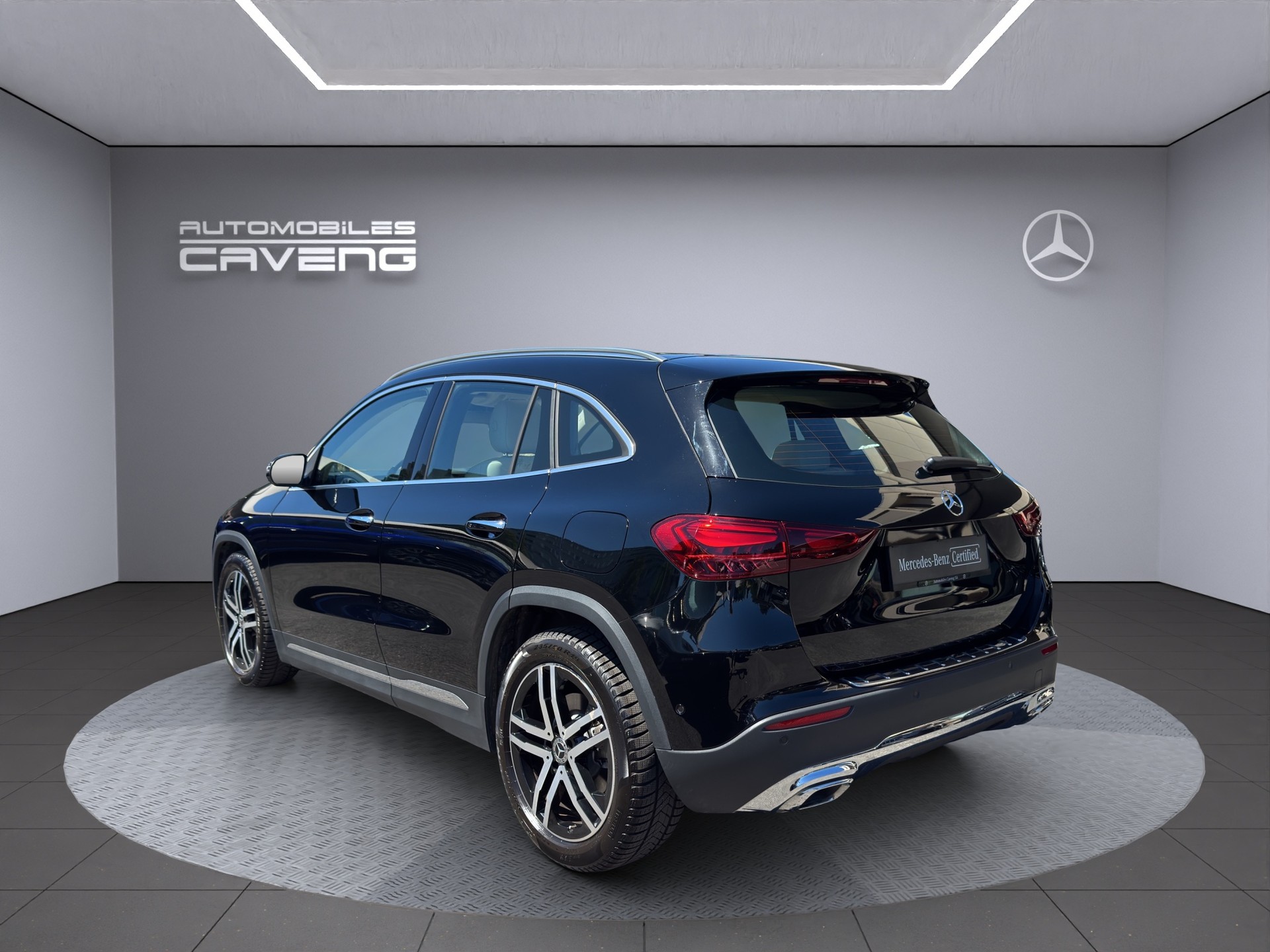 MERCEDES-BENZ GLA 250 4Matic 8G-DCT Swiss Star-showroom-element-2