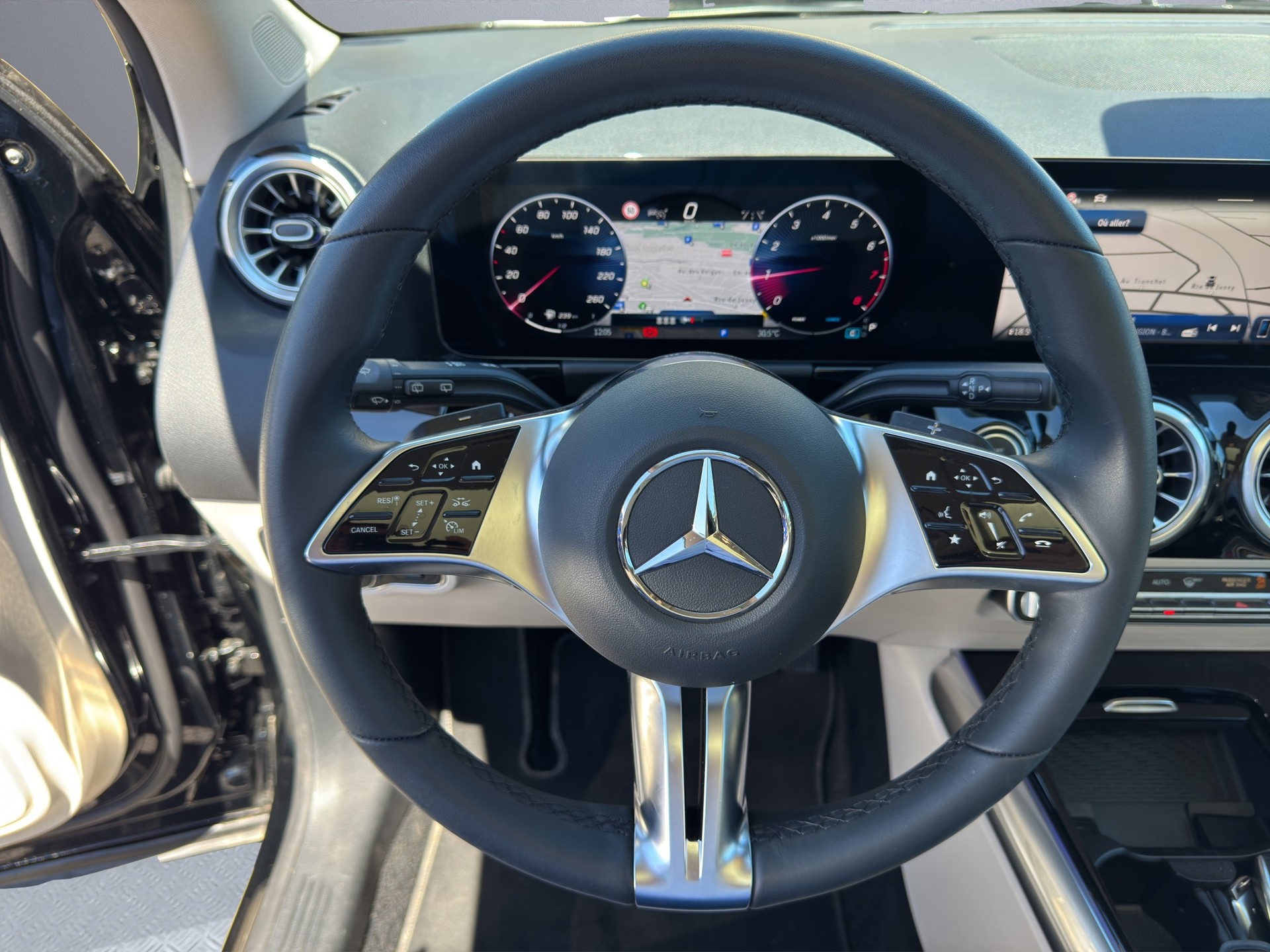 MERCEDES-BENZ GLA 250 4Matic 8G-DCT Swiss Star-image-11