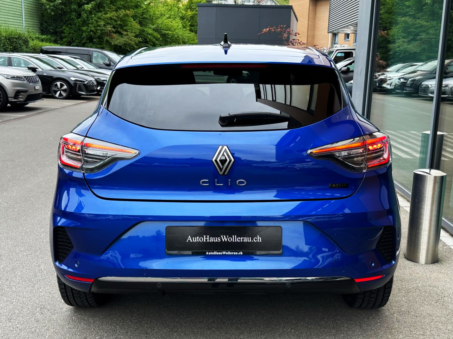 RENAULT Clio 1.6 E-Tech techno / CH Auslieferung-image-4