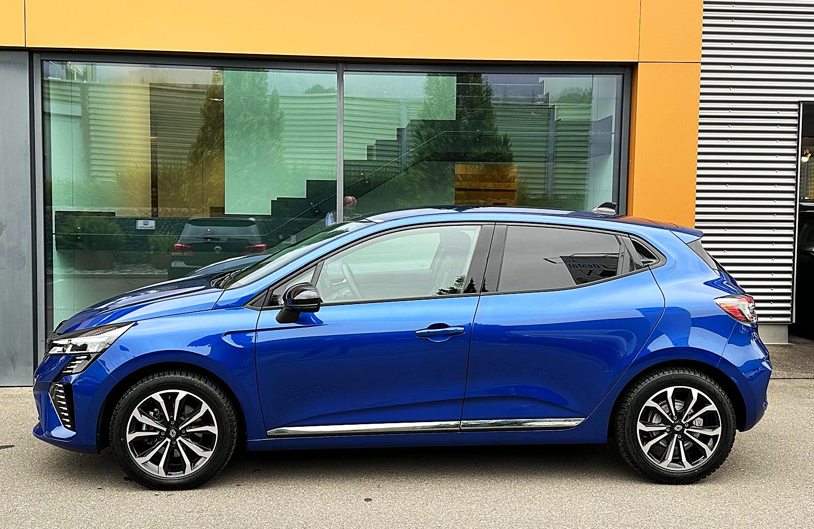 RENAULT Clio 1.6 E-Tech techno / CH Auslieferung