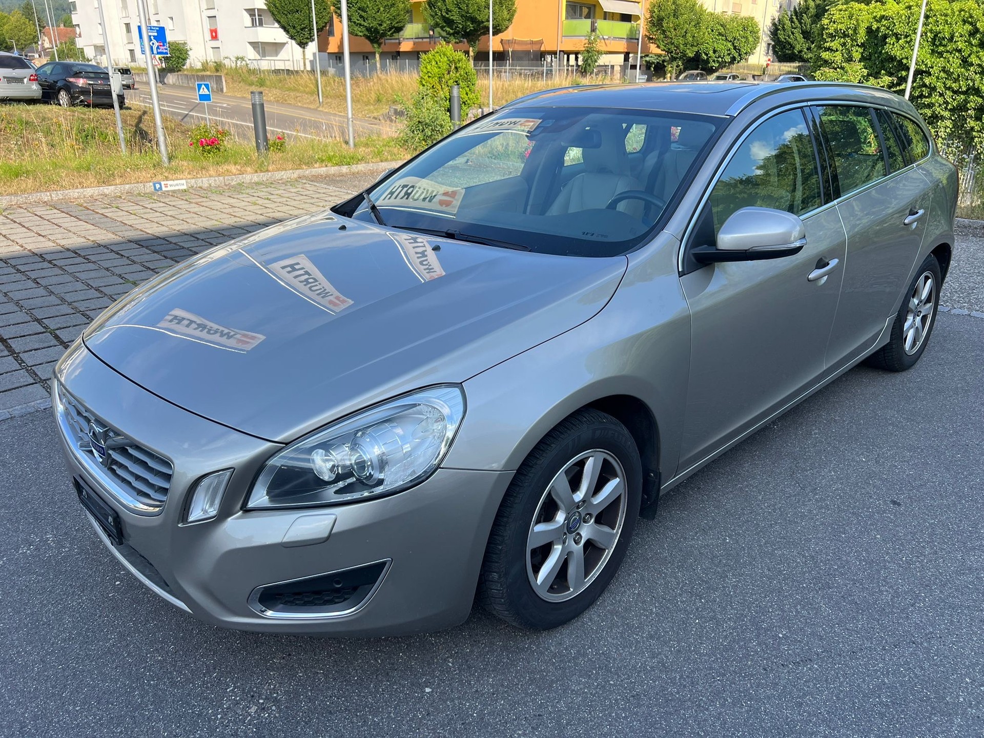 VOLVO V60 T4 Summum