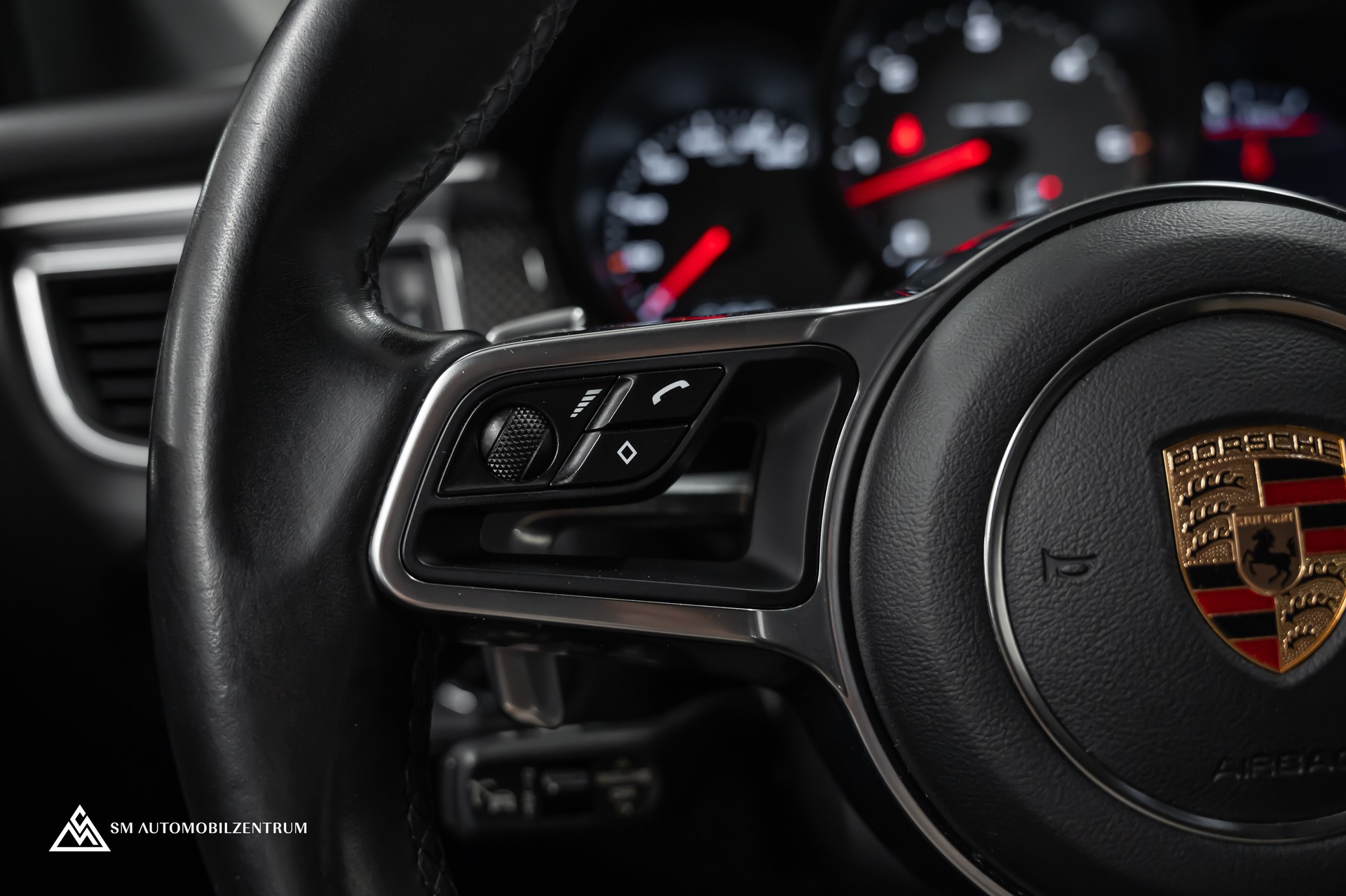 PORSCHE Macan 3.0 V6 S Diesel / Sport Chrono / Luftfahrwerk / Bose / 360° Kamera-image-24