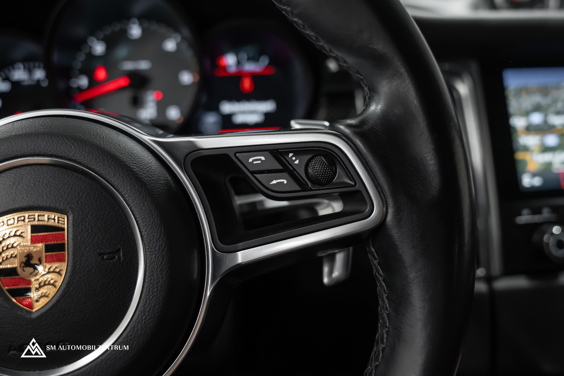 PORSCHE Macan 3.0 V6 S Diesel / Sport Chrono / Luftfahrwerk / Bose / 360° Kamera-image-25