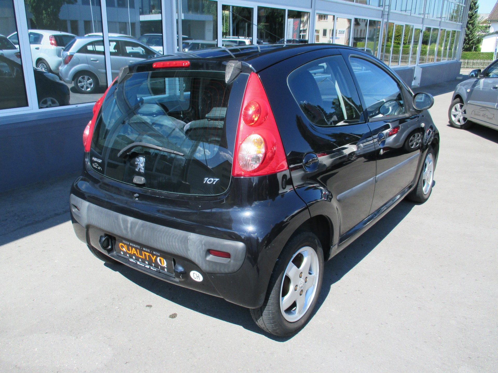 PEUGEOT 107 1.0 Black&Silver-image-4