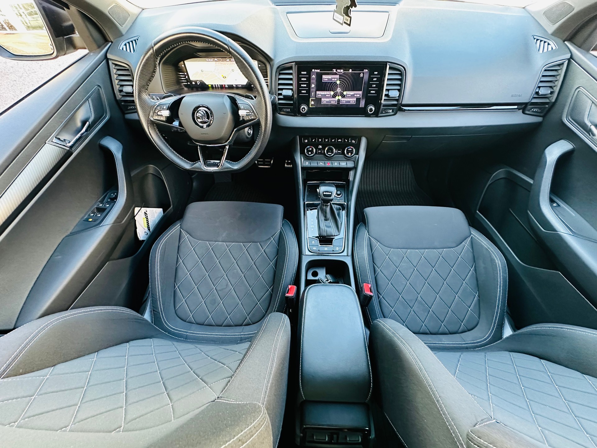 SKODA Karoq 1.5 TSI ACT SportLine DSG-image-16