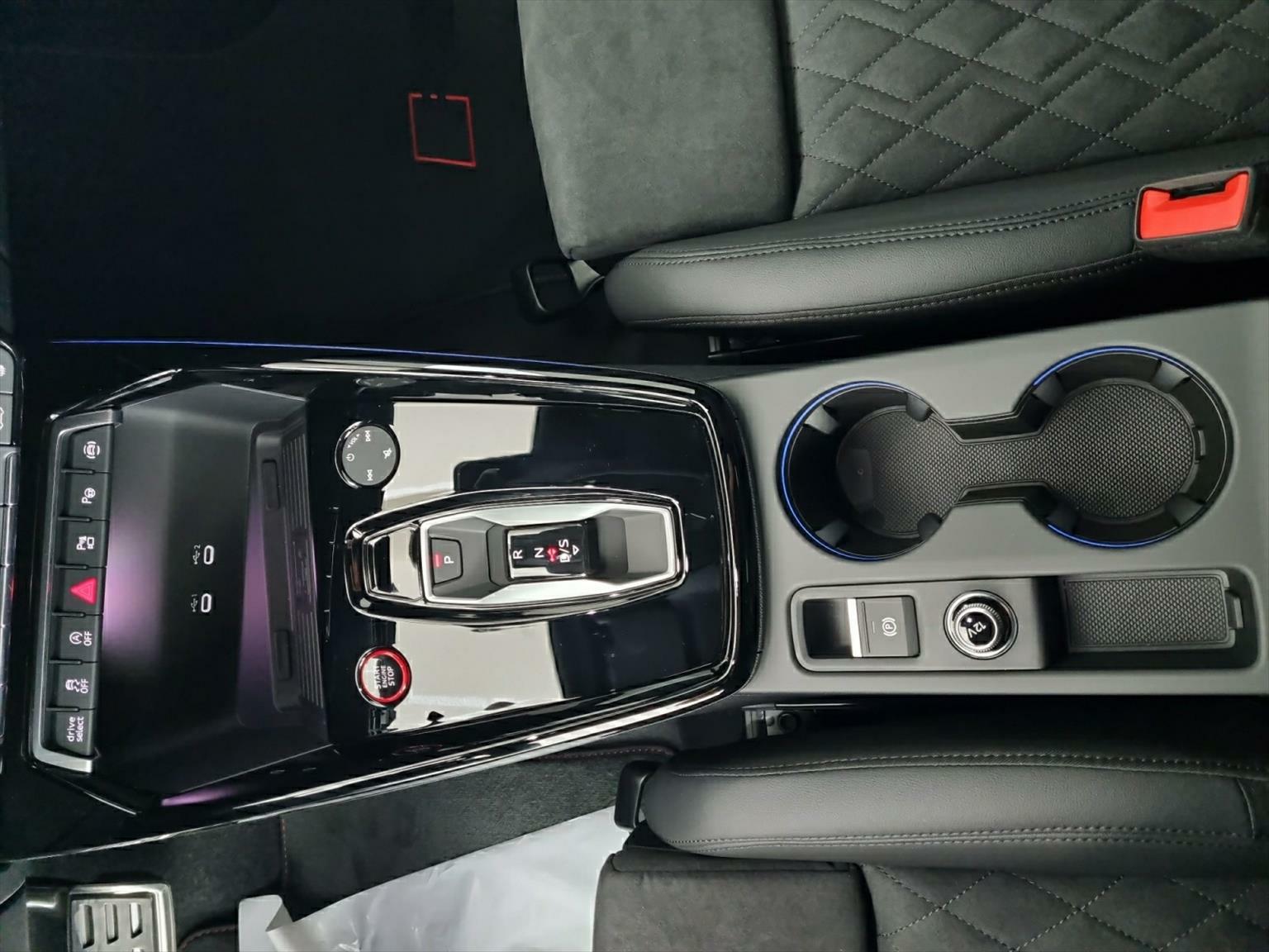 AUDI RS3 Sportback 2.5 TSI quattro S-tronic-image-10
