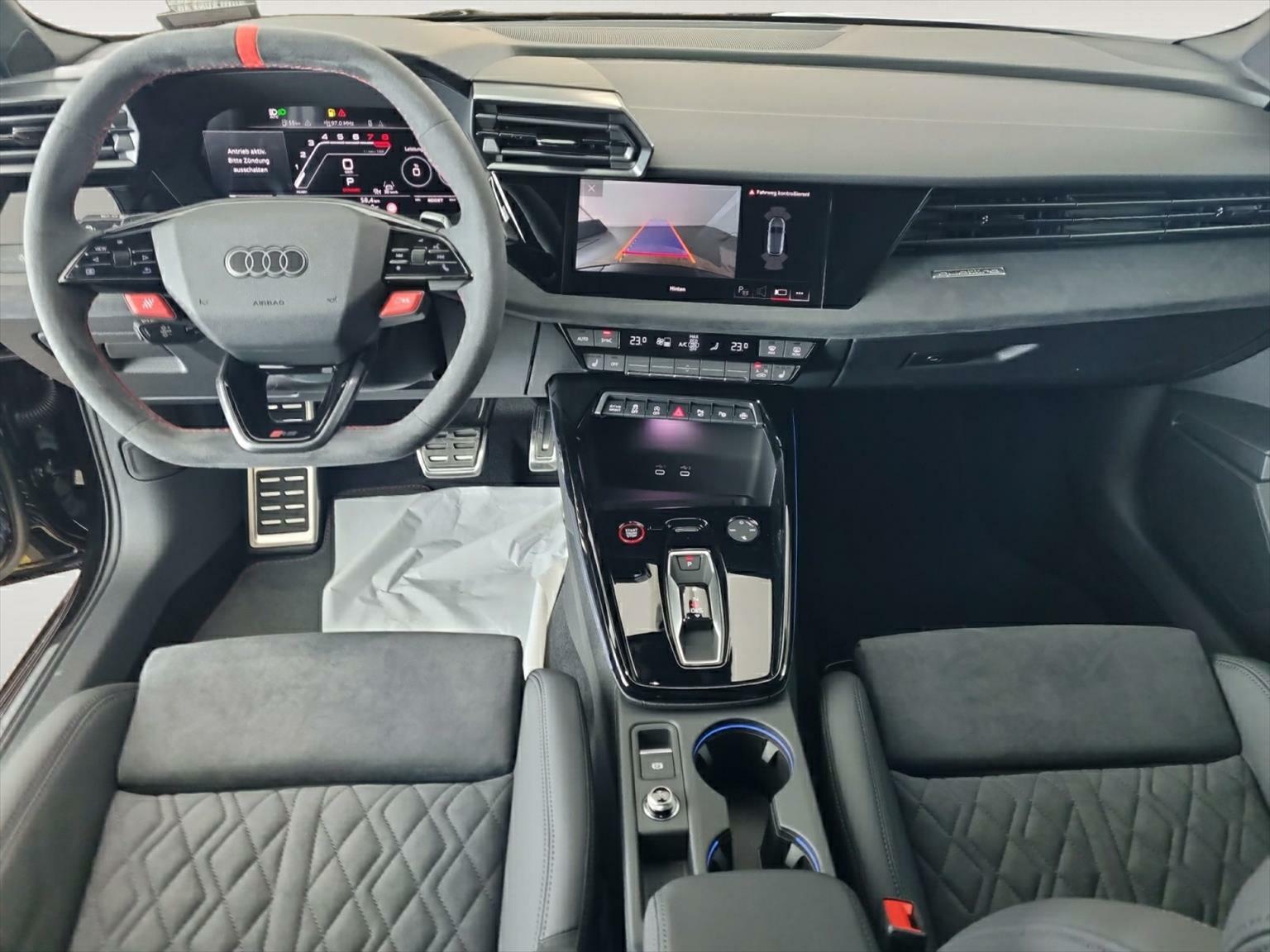 AUDI RS3 Sportback 2.5 TSI quattro S-tronic-image-4