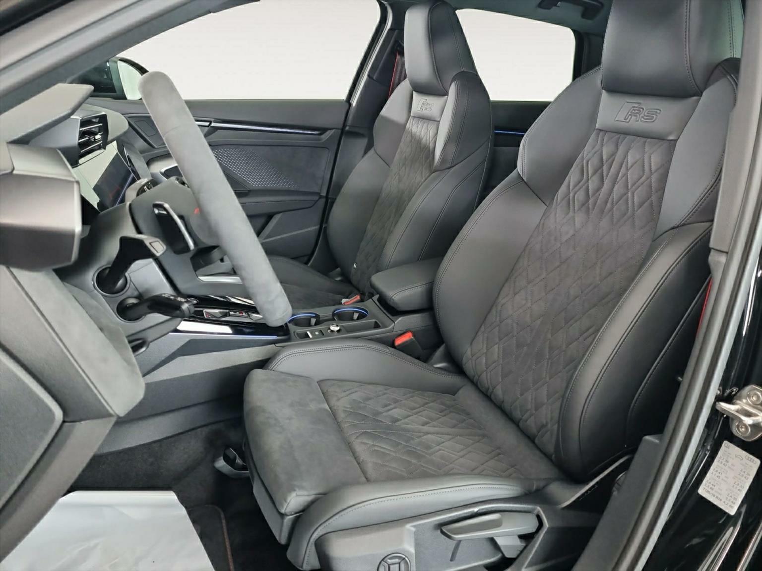AUDI RS3 Sportback 2.5 TSI quattro S-tronic-image-6