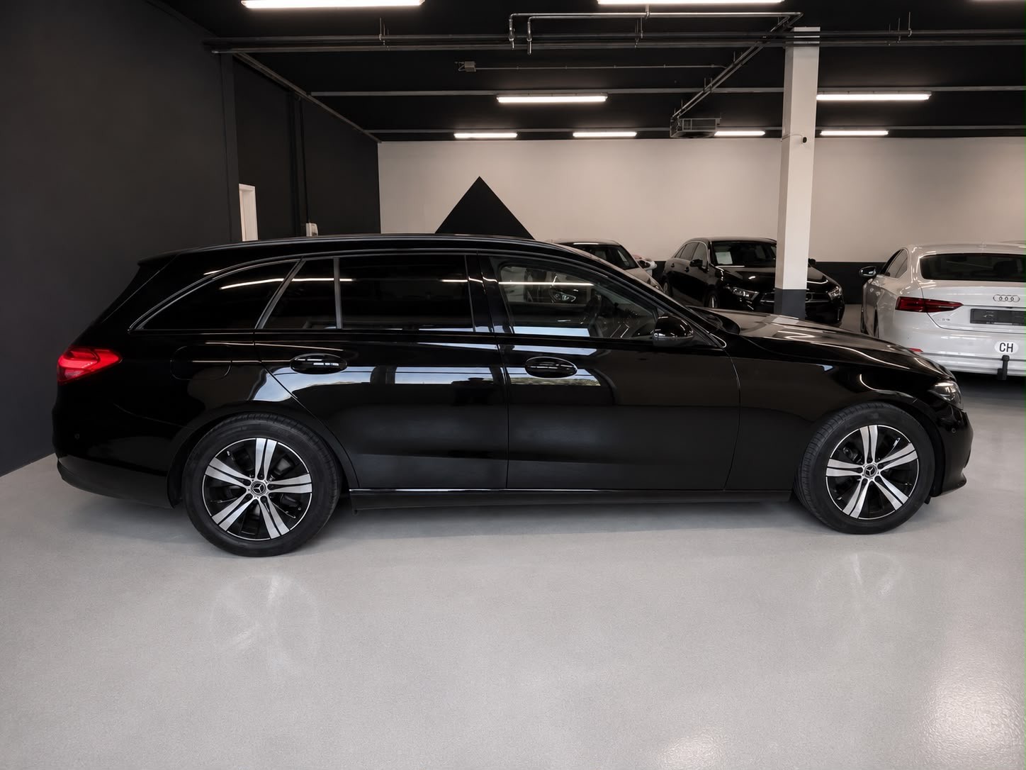 MERCEDES-BENZ C 200 T AMG Line-image-10