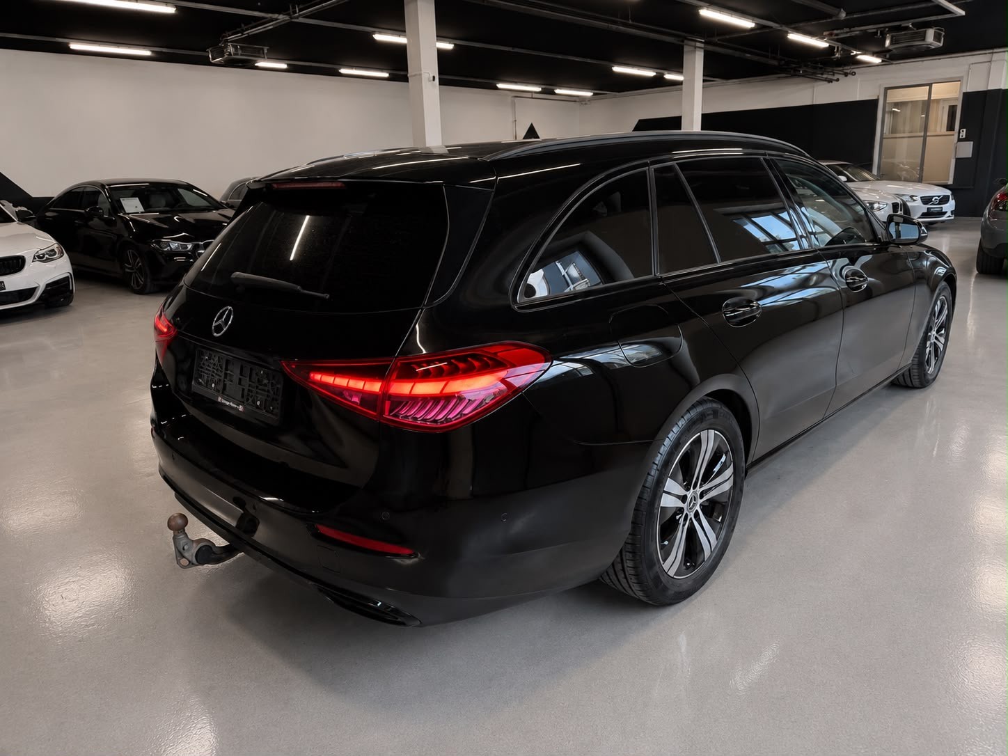 MERCEDES-BENZ C 200 T AMG Line-image-8