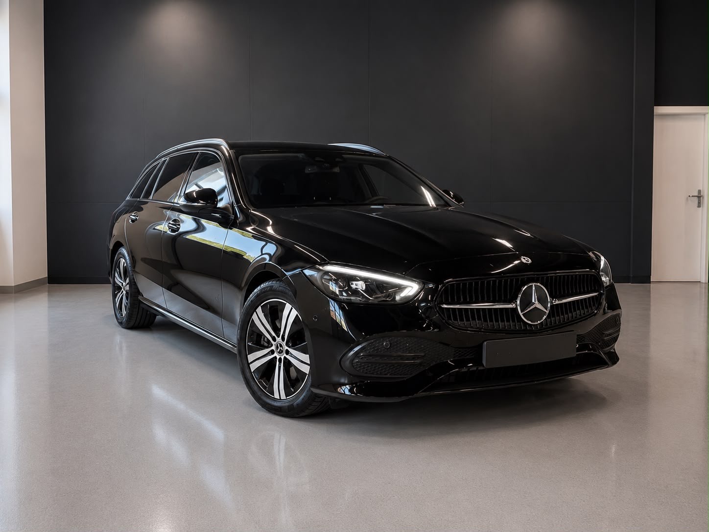 MERCEDES-BENZ C 200 T AMG Line-image-3