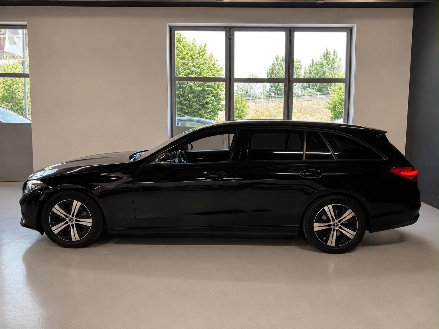 MERCEDES-BENZ C 200 T AMG Line-image-9