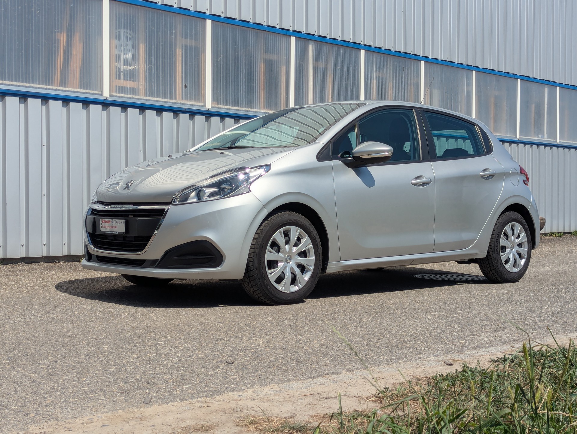 PEUGEOT 208 1.2 PureTech Active EAT6-showroom-element-1