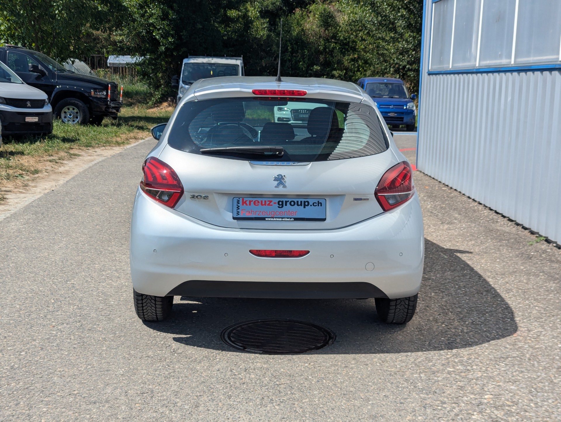 PEUGEOT 208 1.2 PureTech Active EAT6-image-4