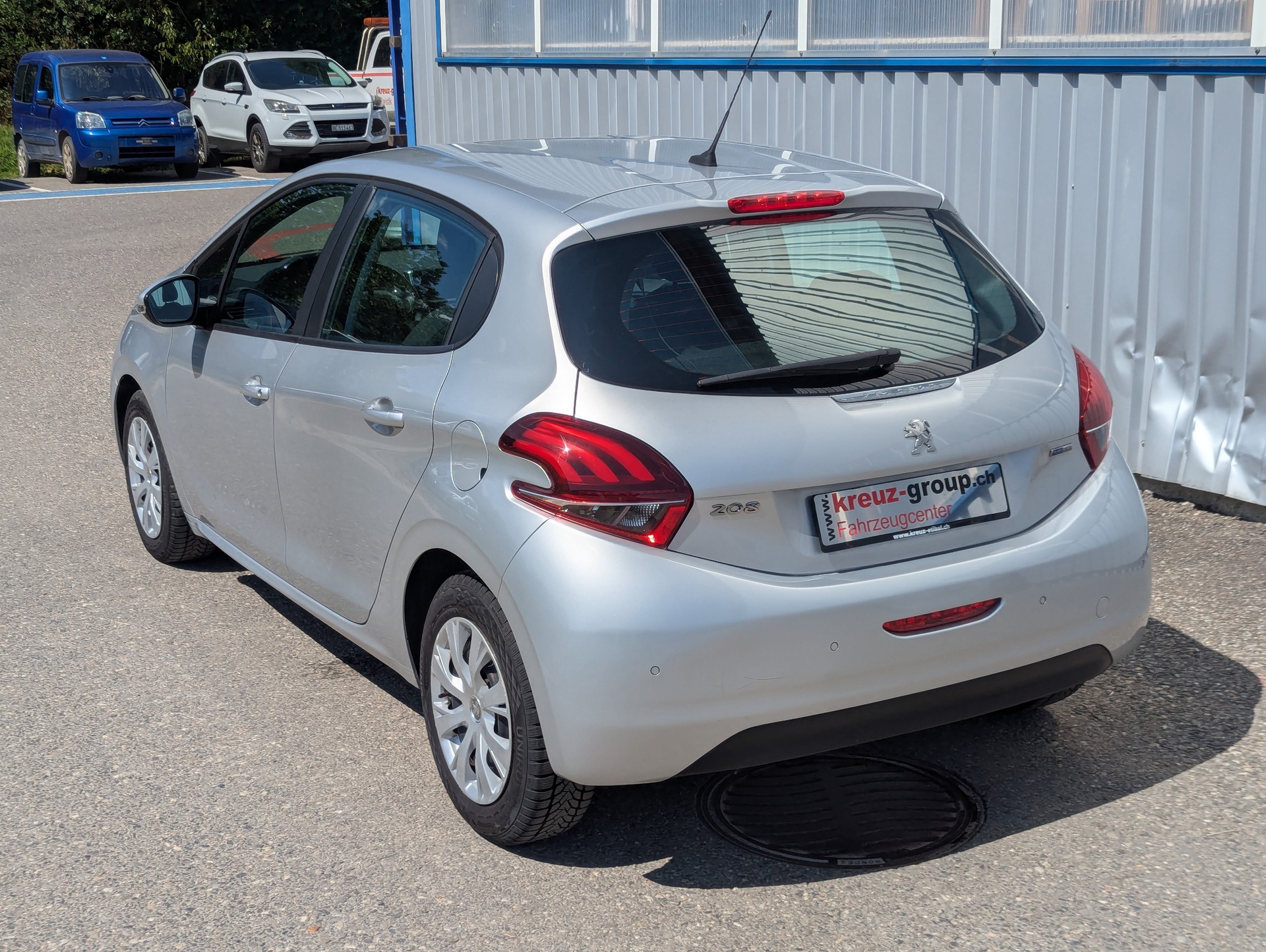 PEUGEOT 208 1.2 PureTech Active EAT6-showroom-element-3