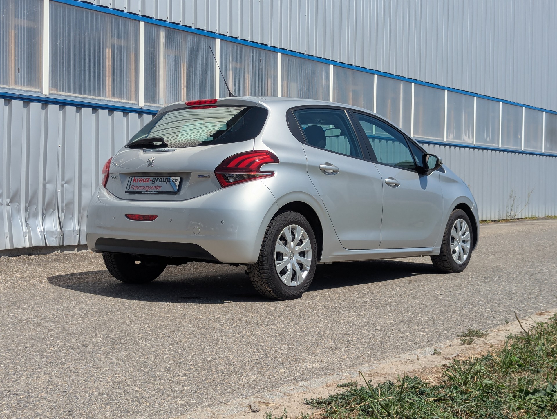 PEUGEOT 208 1.2 PureTech Active EAT6-image-9