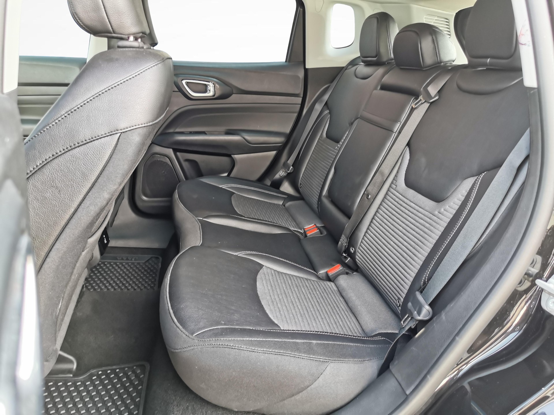 JEEP Compass 1.3 Swiss Altitude 4xe-image-7
