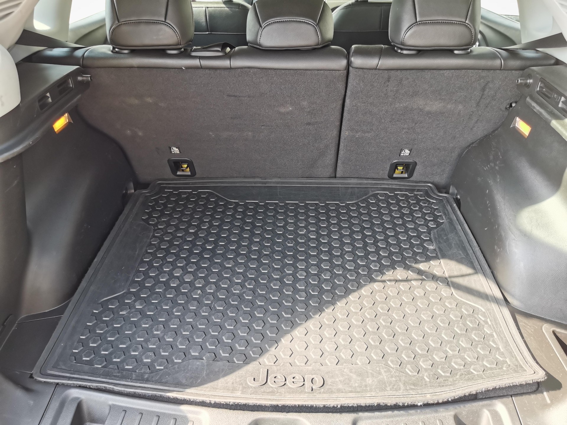 JEEP Compass 1.3 Swiss Altitude 4xe-image-8