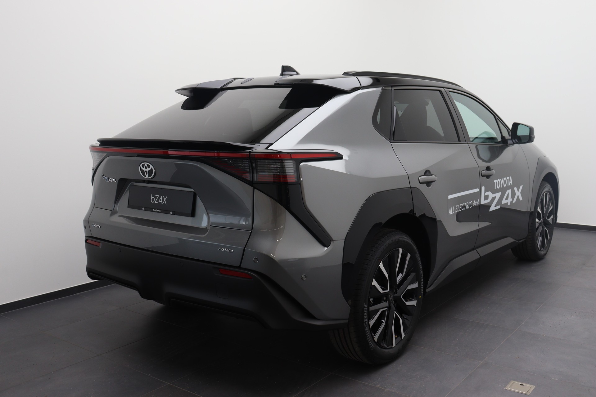 TOYOTA New bZ4X Premium AWD 2026-showroom-element-3