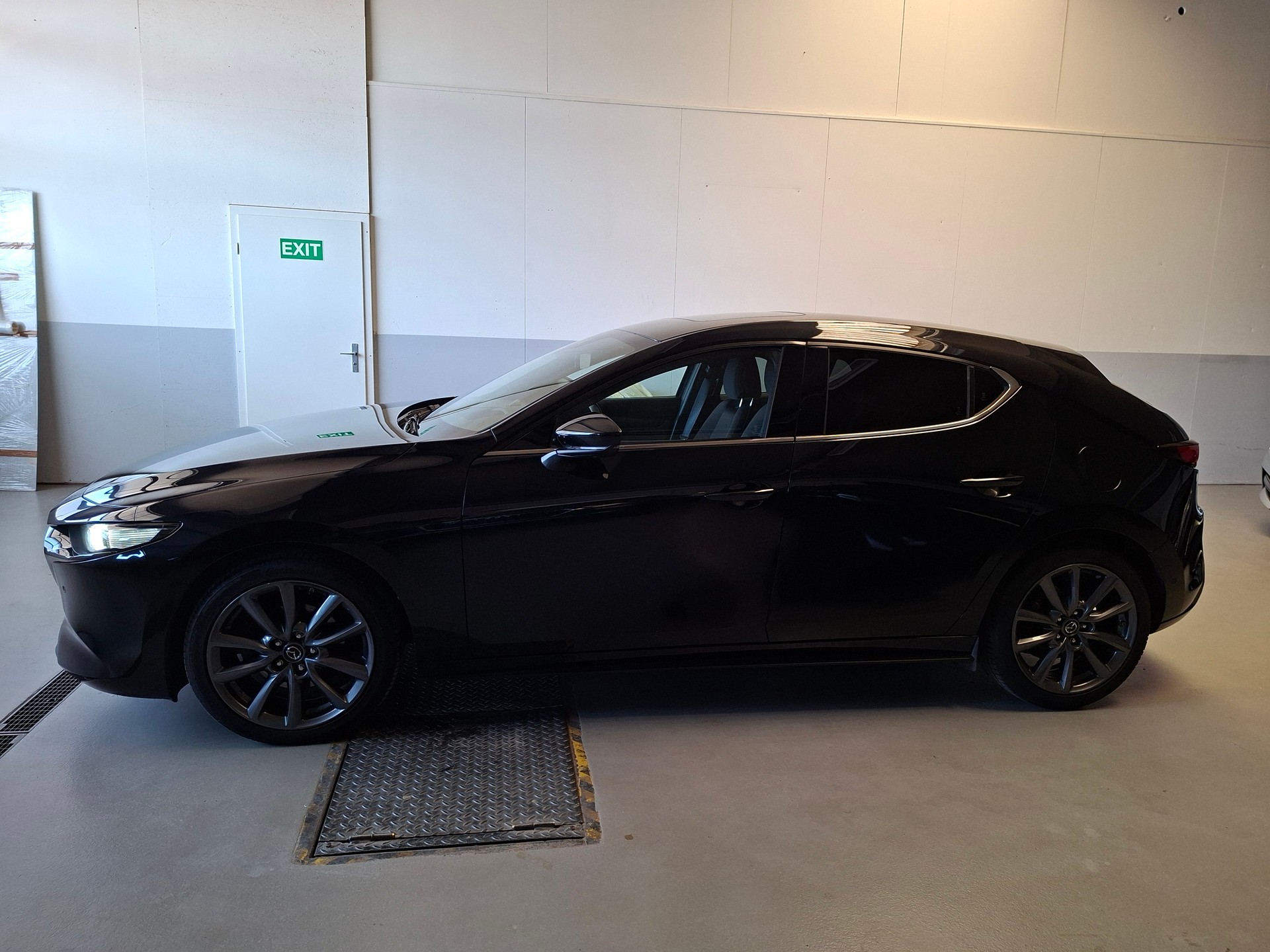 MAZDA 3 Hatchback SKYACTIV-X M Hybrid 186 Ambition Plus-showroom-element-1