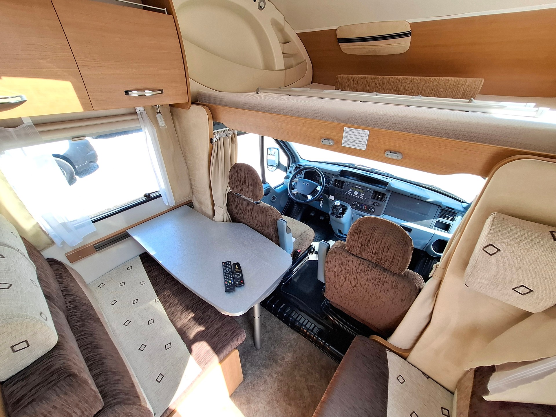 CHAUSSON Flash 19 - 5 Plätzer, Alkoven, Queensbett, Heckgarage, Dieselheizung-image-8