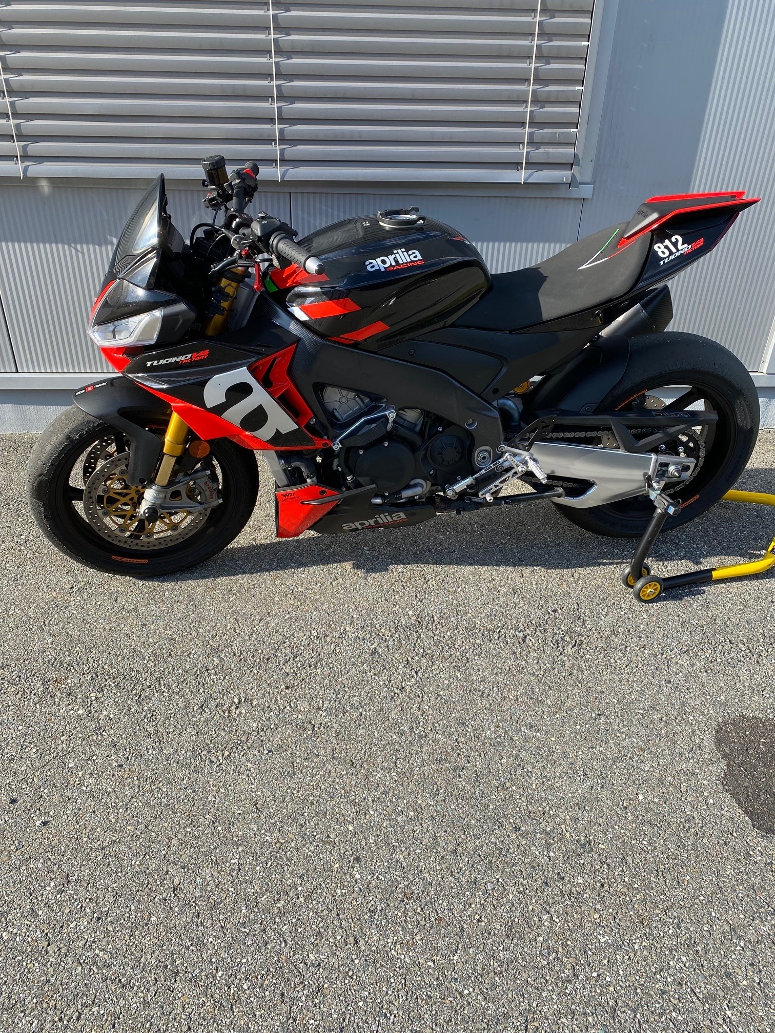 APRILIA Tuono V4 1100 Factory-image-0