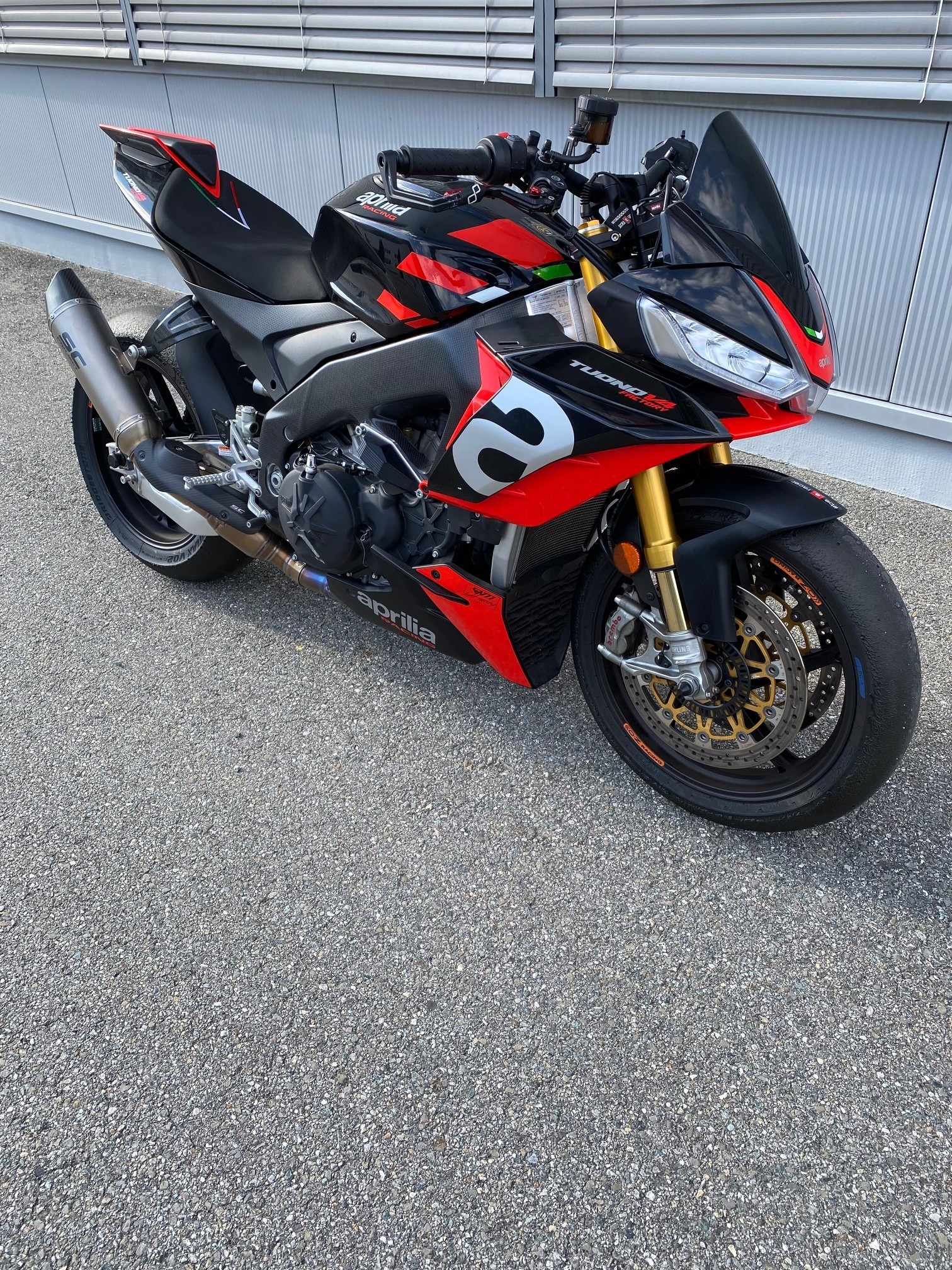 APRILIA Tuono V4 1100 Factory-image-1