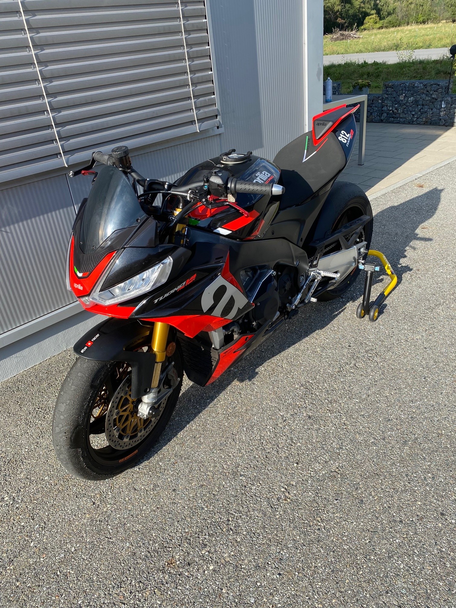 APRILIA Tuono V4 1100 Factory-image-3