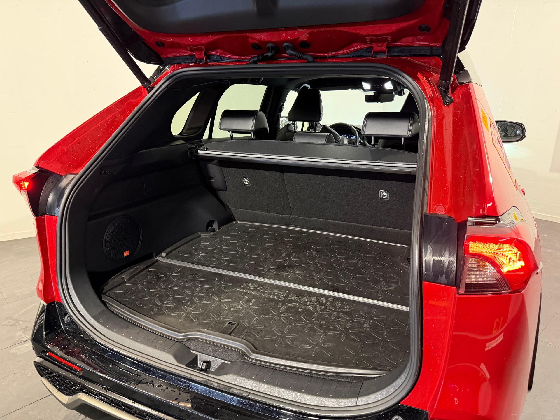 TOYOTA RAV4 2.5 Plug-In-Hybrid GR Sport-showroom-element-3