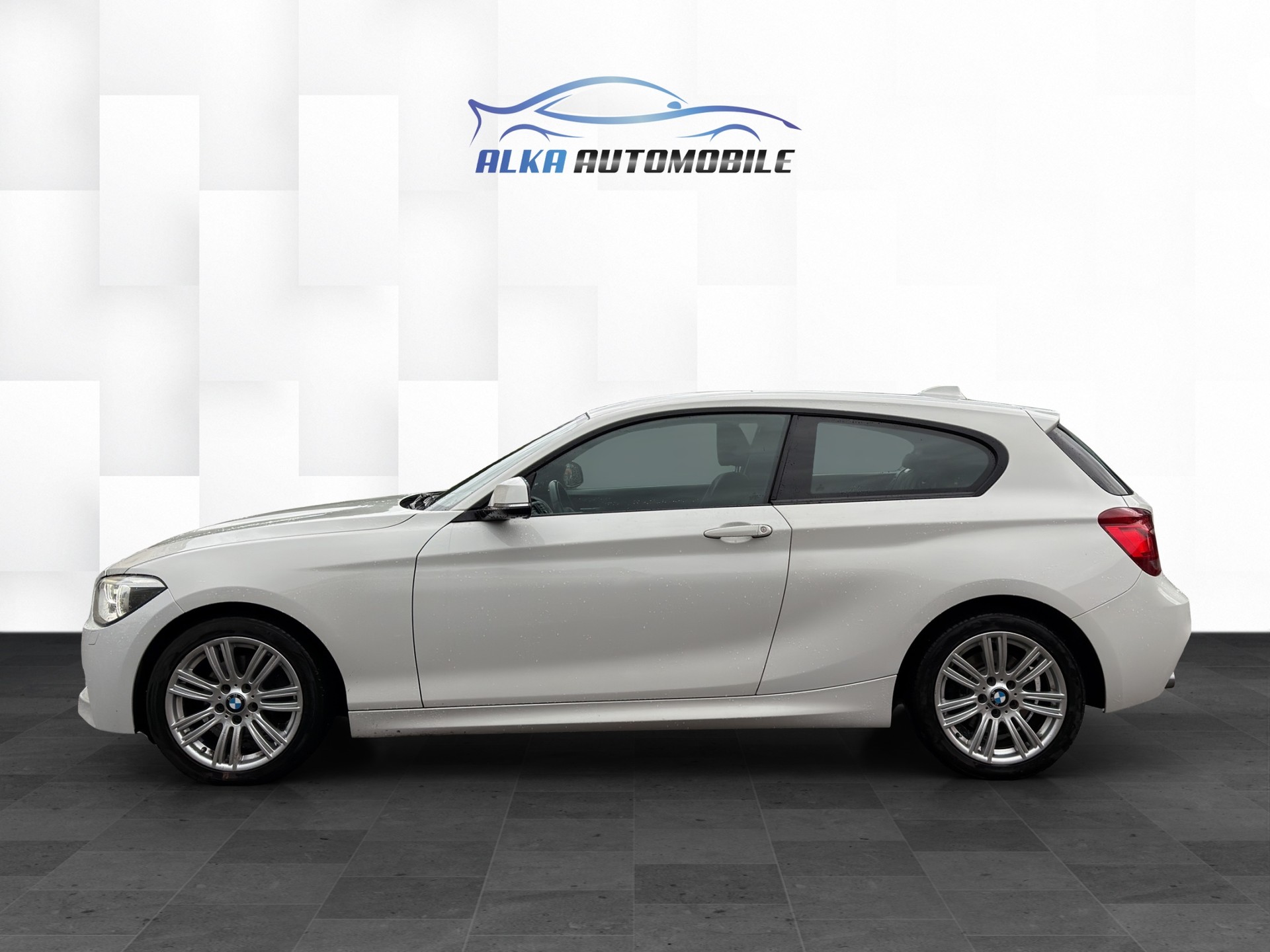 BMW 120d xDrive M Sport-showroom-element-3