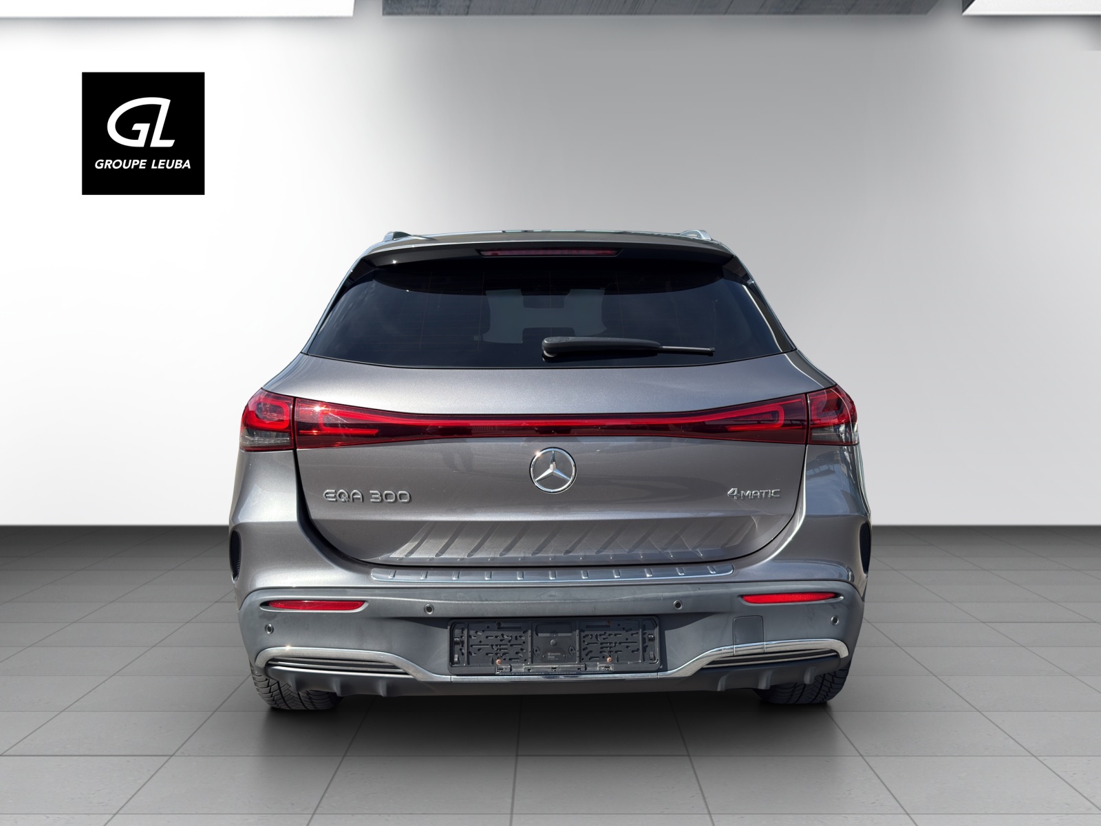 MERCEDES-BENZ EQA 300 AMG Line 4Matic-showroom-element-3