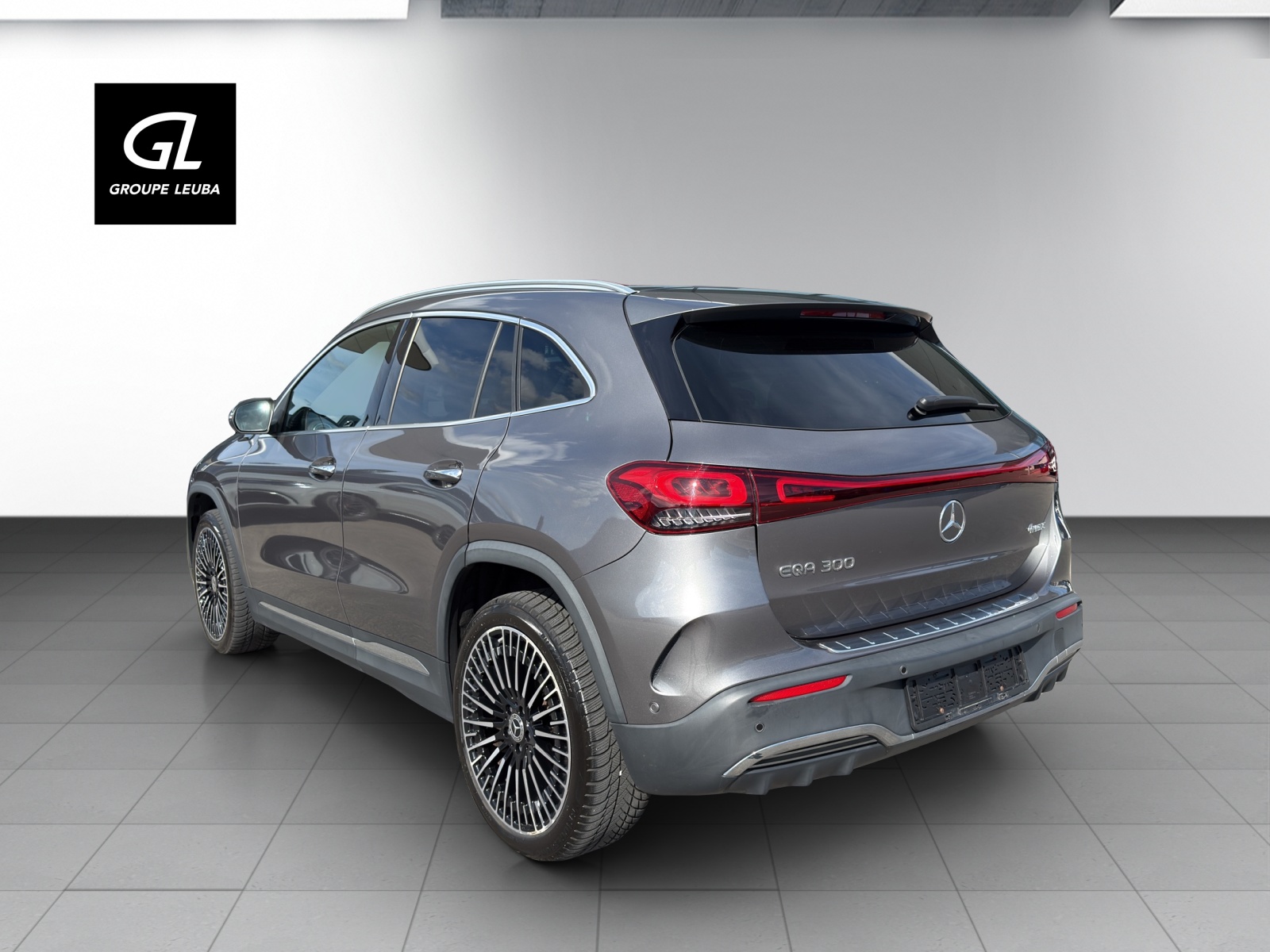 MERCEDES-BENZ EQA 300 AMG Line 4Matic-showroom-element-1