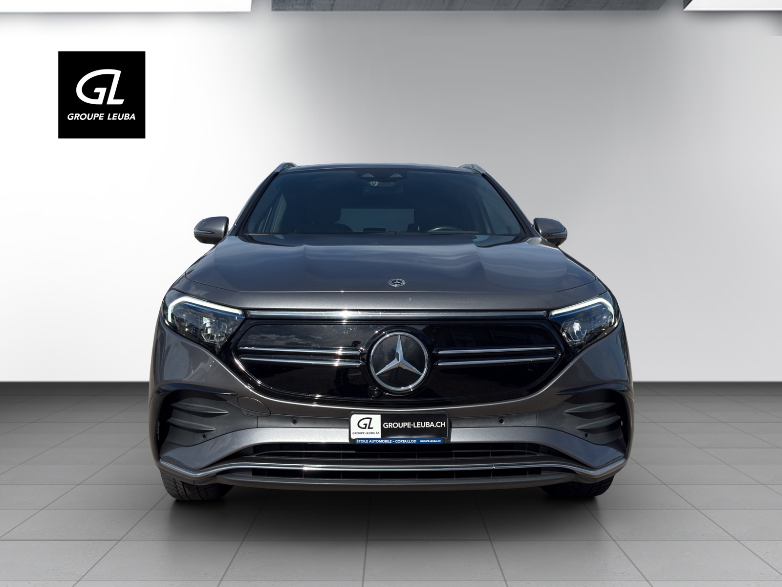 MERCEDES-BENZ EQA 300 AMG Line 4Matic-showroom-element-2