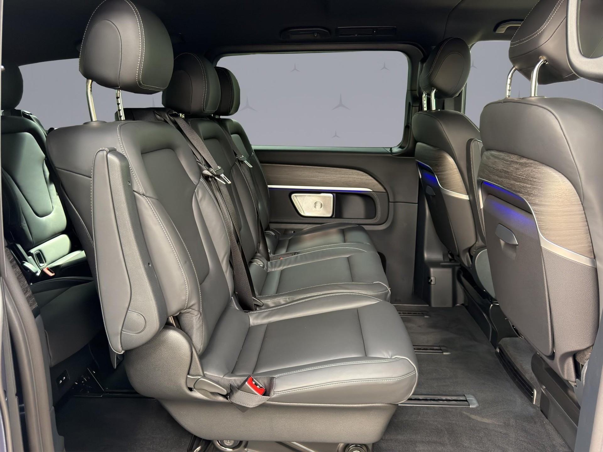 MERCEDES-BENZ V 300 d Exclusive lang Van-image-16