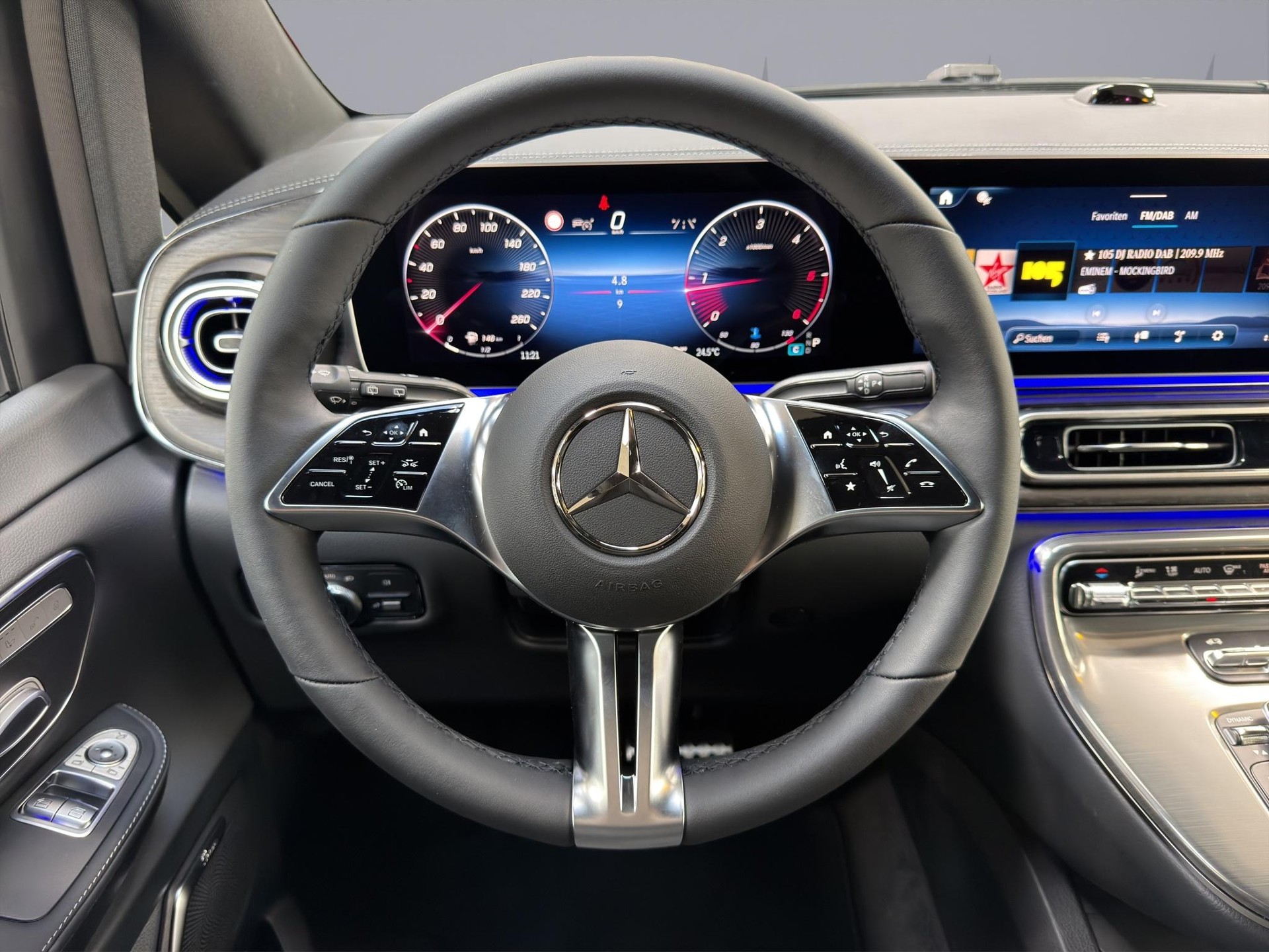 MERCEDES-BENZ V 300 d Exclusive lang Van-image-11