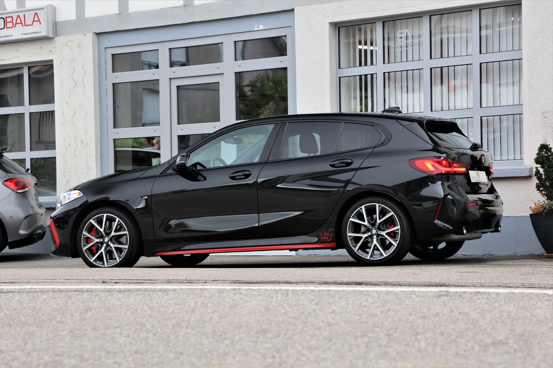 BMW 128ti Steptronic-showroom-element-3