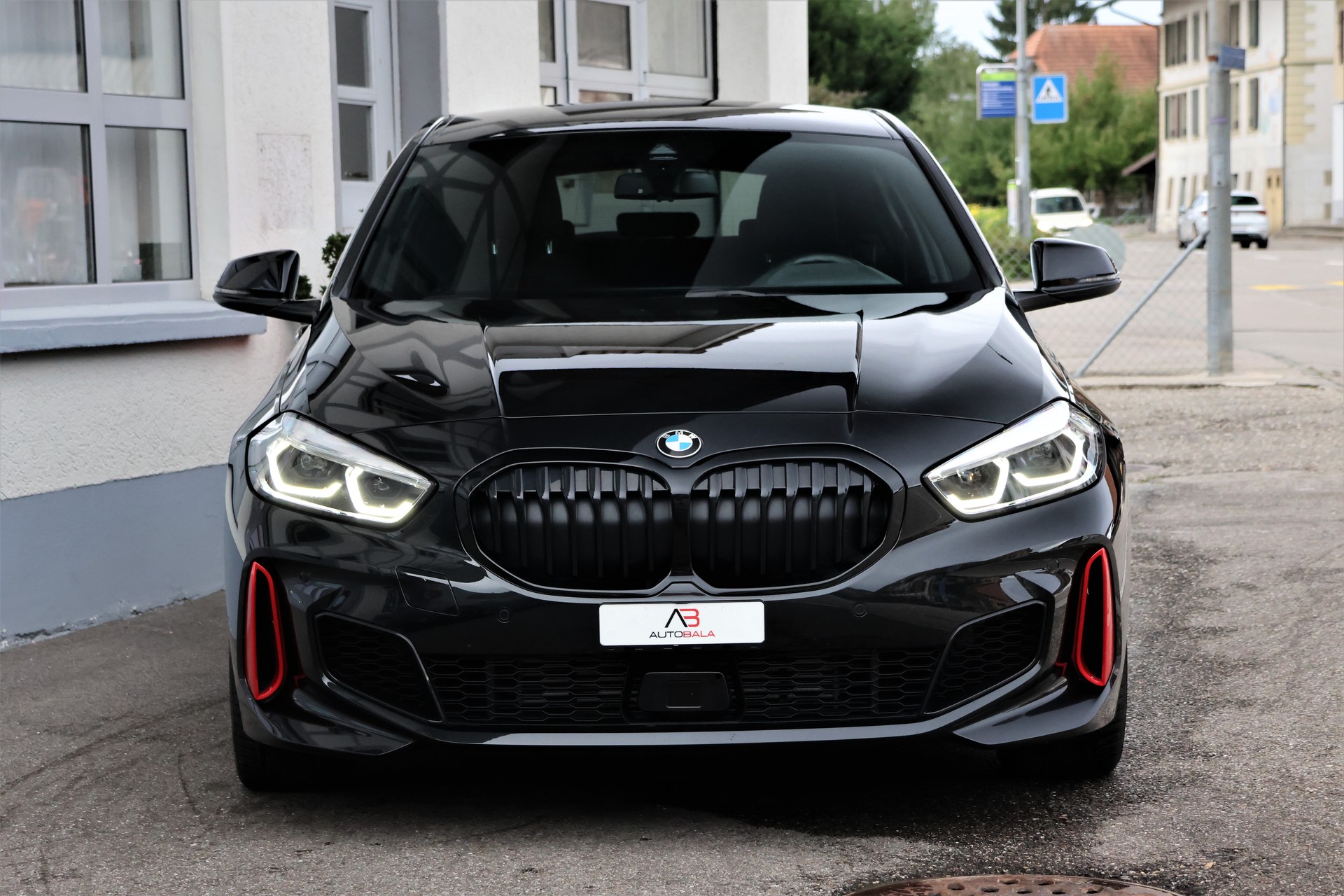 BMW 128ti Steptronic-showroom-element-1