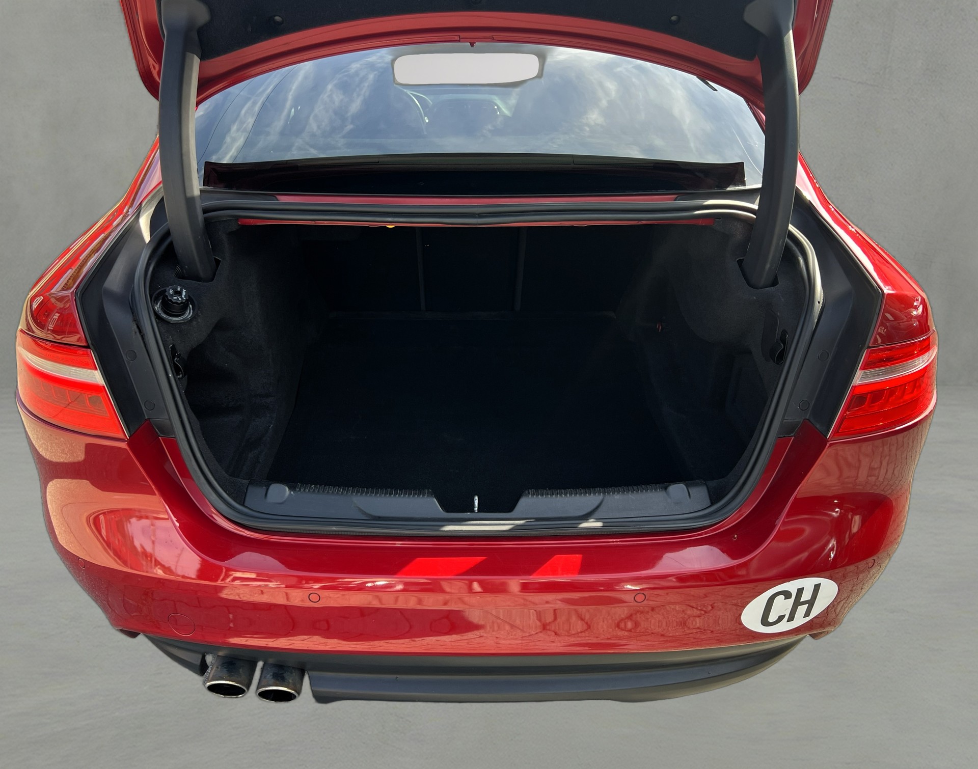 JAGUAR XE 20d R-Sport Automat-image-9