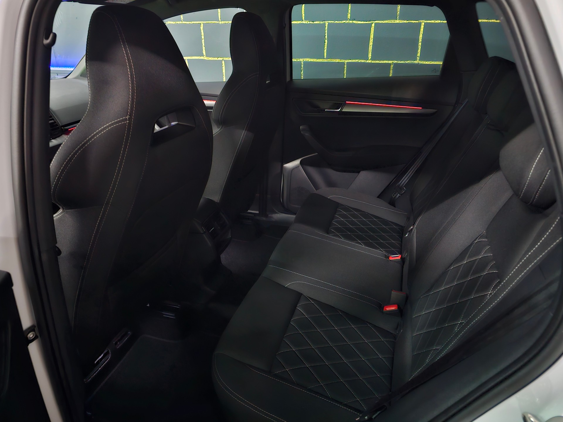 SKODA Karoq 1.5 TSI SportLine DSG-image-12