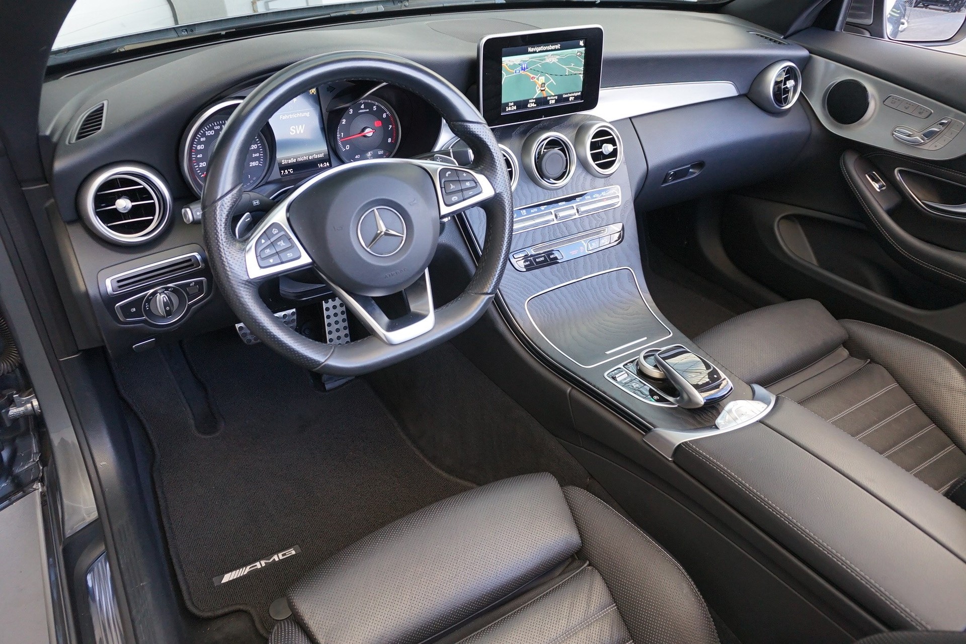 MERCEDES-BENZ C 250 AMG Line-image-14