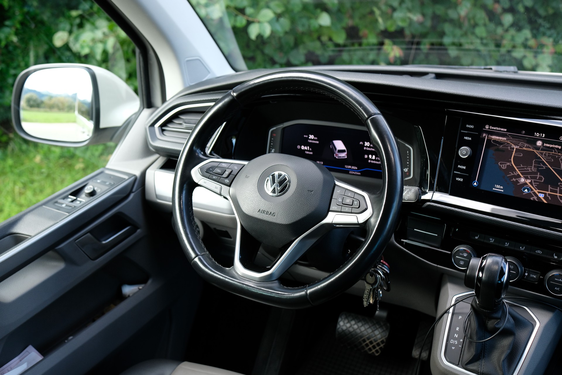 VW T6.1 Bulli 2.0 TDI DSG 8-Sitze-image-4