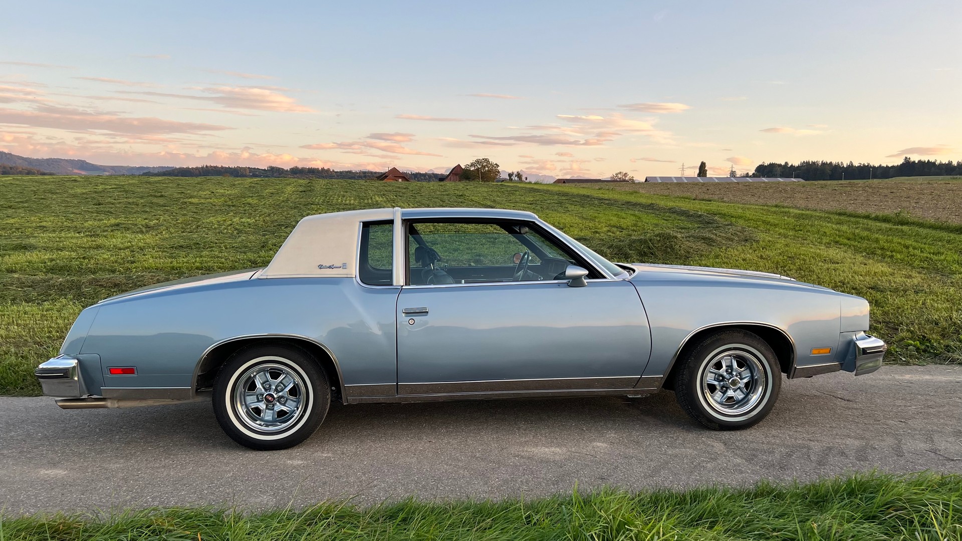 OLDSMOBILE Cutlass Supreme Brougham-image-1