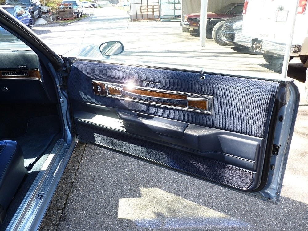 OLDSMOBILE Cutlass Supreme Brougham-image-18