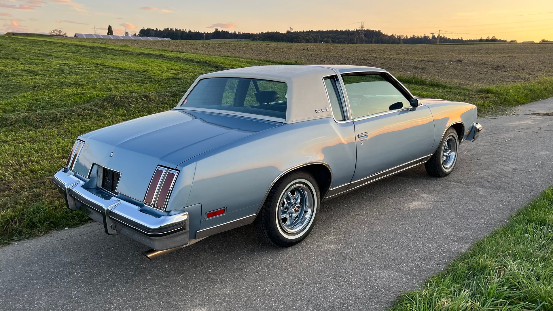 OLDSMOBILE Cutlass Supreme Brougham