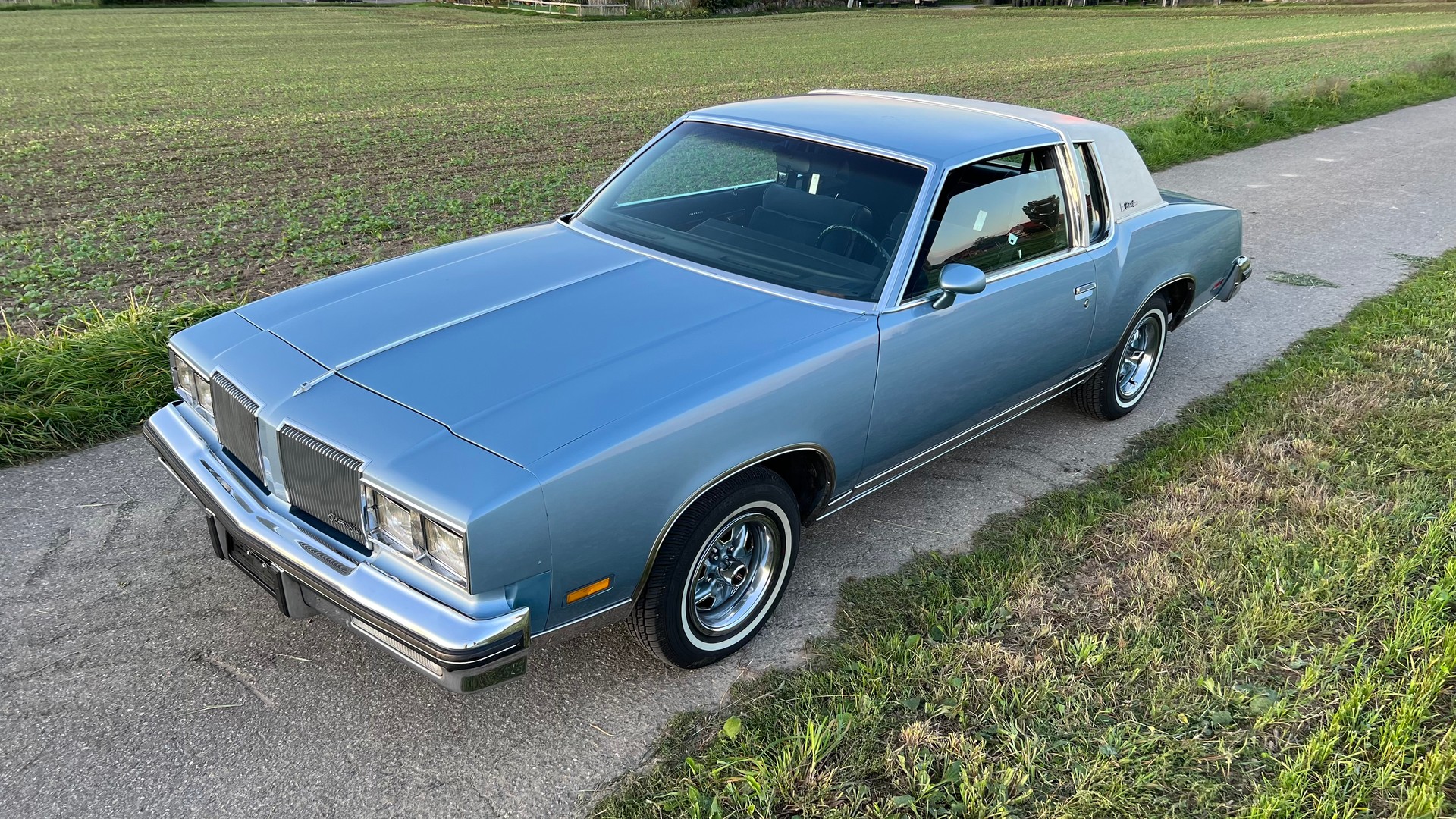 OLDSMOBILE Cutlass Supreme Brougham-image-5