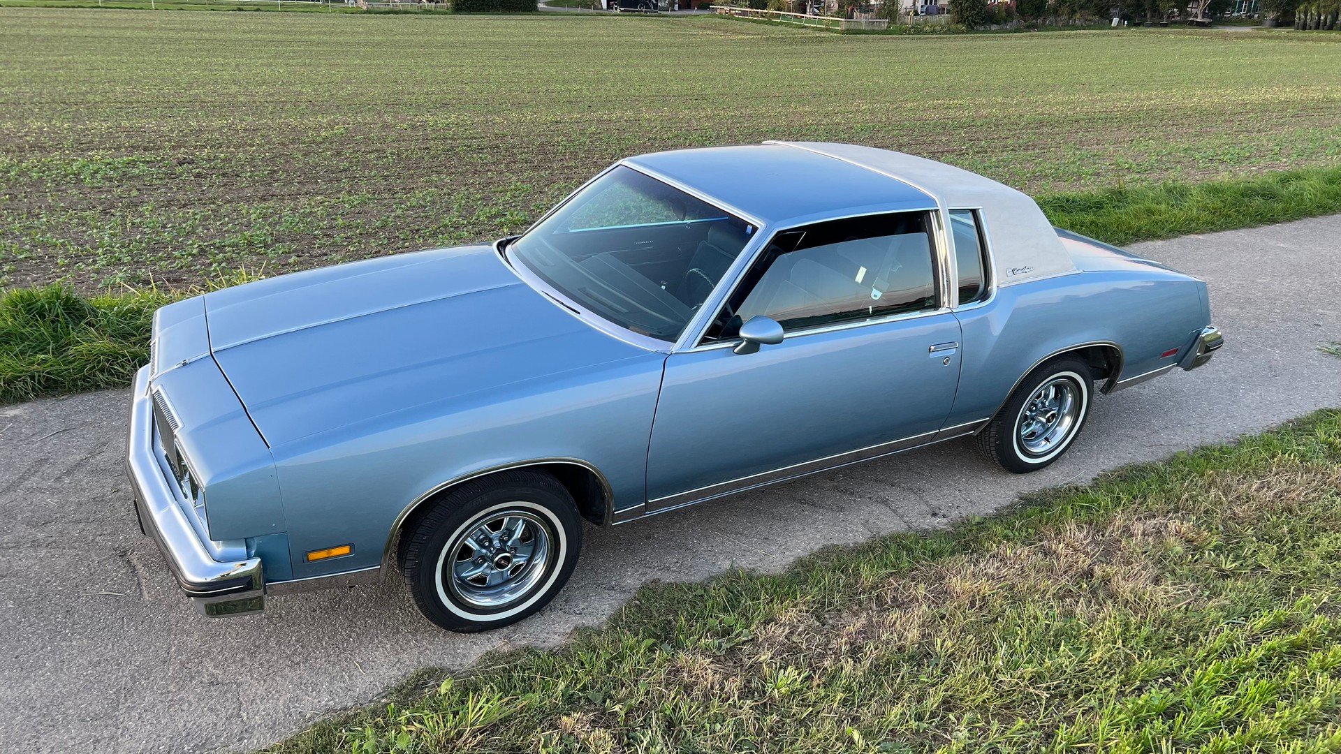 OLDSMOBILE Cutlass Supreme Brougham-image-6