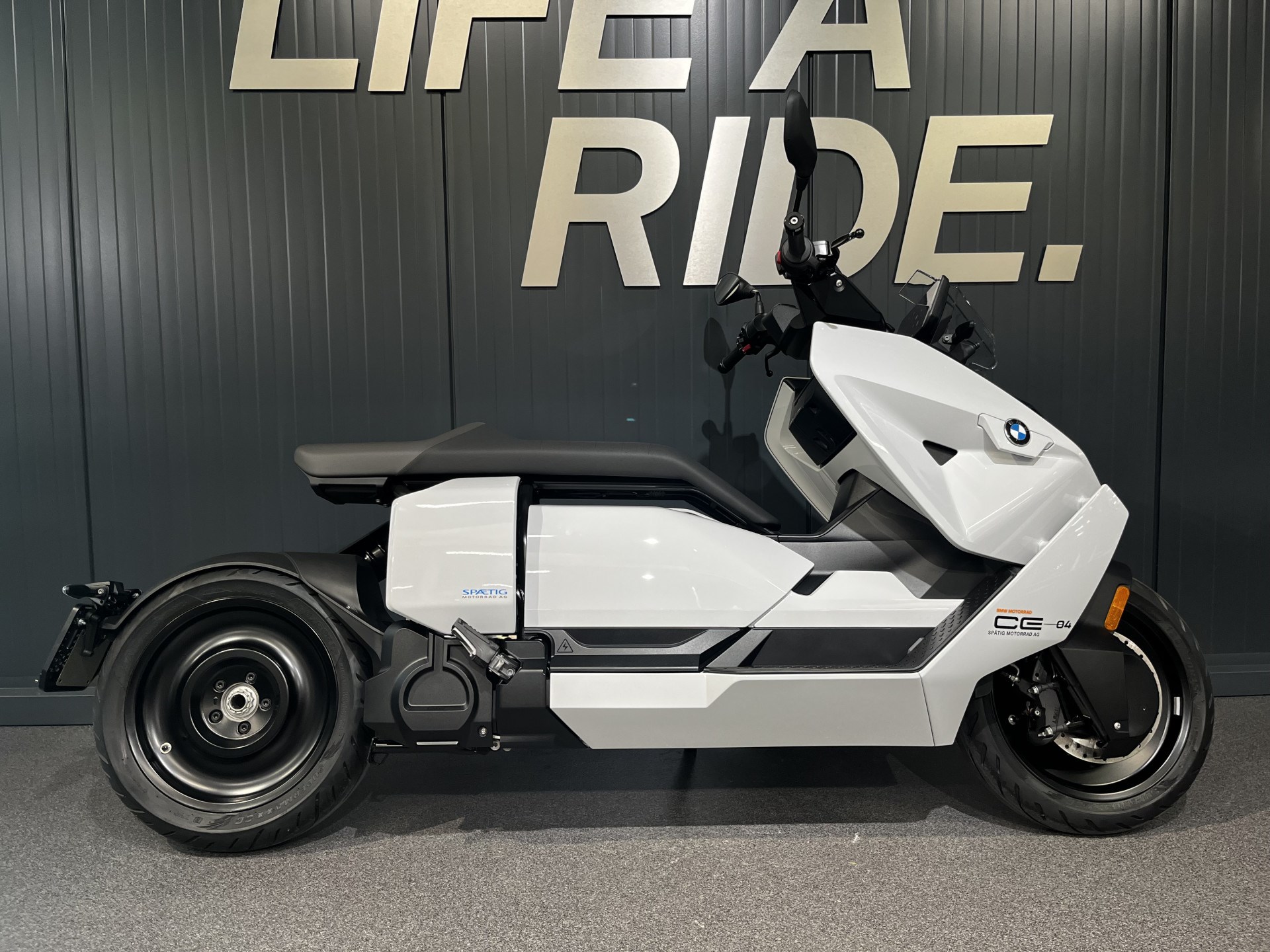 BMW CE 04-image-0