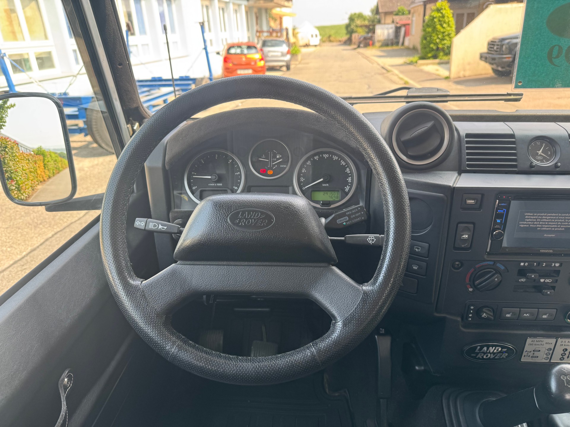 LAND ROVER Defender 90 SW 2.4Tdc-image-9