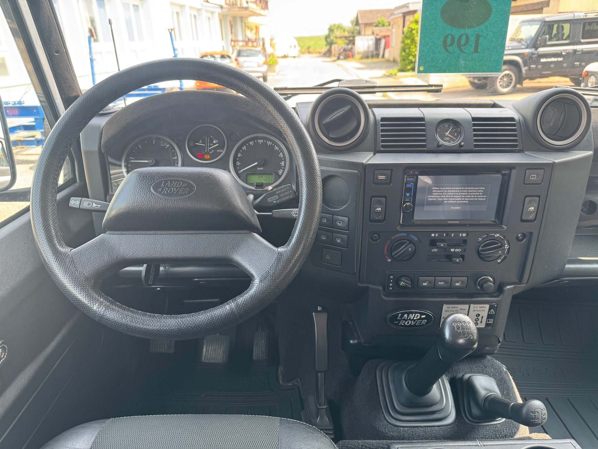 LAND ROVER Defender 90 SW 2.4Tdc-image-11